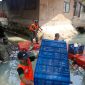 Aksi Satgas Sampah Koramil 01/Taman Sari Bersihkan Bantaran Kali Tangki