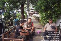 Perkuat Sinergitas, Babinsa Koramil 03/GP Jalin Komsos dengan Tokoh Masyarakat Grogol