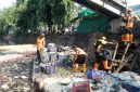 Respons Cepat Perintah Danrem 052/Wkr, Koramil 01/Taman Sari Gelar Aksi Darurat Penanganan Sampah di Kali Anak Ciliwung
