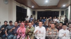 Dukung Program Danrem 052/Wkr, Danramil 01/Taman Sari Mayor Inf Manatap Rajagukguk Ajak Warga Pilah Sampah dan Jaga Keamanan