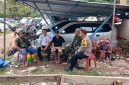 Jaga Kamtibmas, Koramil 03/GP dan Tiga Pilar Grogol Petamburan Gelar ‘Silaturahmi On The Spot’ dan Bagi Sembako ke Warga Jelambar