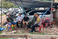 Jaga Kamtibmas, Koramil 03/GP dan Tiga Pilar Grogol Petamburan Gelar ‘Silaturahmi On The Spot’ dan Bagi Sembako ke Warga Jelambar