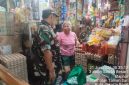 Jaga Stabilitas Pangan, Babinsa Koramil 01/Taman Sari Cek Langsung Harga Sembako di Pasar Palapa