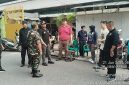 Sinergi Jaga Kebersihan Lingkungan, Babinsa Koramil 01/Taman Sari Komsos Dengan Kasi Ekbang dan Perangkat Masyarakat Kelurahan Maphar Gencarkan Program Pilah Sampah