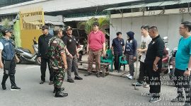 Sinergi Jaga Kebersihan Lingkungan, Babinsa Koramil 01/Taman Sari Komsos Dengan Kasi Ekbang dan Perangkat Masyarakat Kelurahan Maphar Gencarkan Program Pilah Sampah