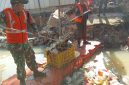 Antisipasi Banjir dan Tumpukan Sampah, Babinsa Koramil 01/Taman Sari Gelar Karya Bakti Bersihkan Kali Beton Maphar