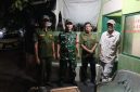 Perketat Keamanan Malam Hari, Babinsa Koramil 01/Taman Sari Gelar Siskamling Bersama Warga