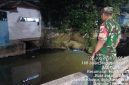 Pantau Kondisi Wilayah, Koramil 01/Taman Sari Pastikan Ketinggian Air Sungai Normal dan Bebas Genangan