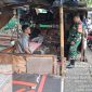 Eratkan Kedekatan dengan Warga, Babinsa Koramil 01/Taman Sari Gelar Komsos Bersama Pengemudi Angkutan Umum