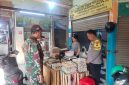 Jaga Stabilitas Pangan, Babinsa Koramil 03/GP Pantau Langsung Harga Sembako di Pasar