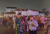 Babinsa Koramil 01/Taman Sari Amankan Event Jakarta Light Festival Hari Ke-2 di Kota Tua Yang Sukses Pukau Ribuan Pengunjung