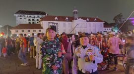 Babinsa Koramil 01/Taman Sari Amankan Event Jakarta Light Festival Hari Ke-2 di Kota Tua Yang Sukses Pukau Ribuan Pengunjung