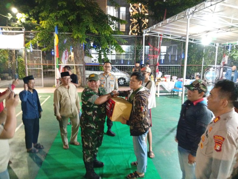 Perkokoh Sinergi TNI-Polri, Koramil 03/GP Gelar Nobar Sepak Bola Gembira Bersama Warga Grogol Petamburan
