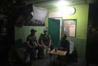 Perketat Keamanan Lingkungan, Babinsa Koramil 01/Taman Sari Gelar Siskamling Bersama Komponen Pendukung