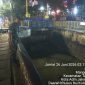 Antisipasi Dini Cegah Bencana, Babinsa Koramil 01/Taman Sari Pantau Tinggi Muka Air Sungai Pastikan Wilayah Aman dari Banjir dan Genangan