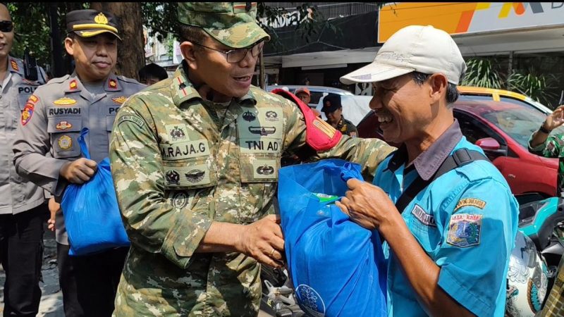 Sinergi Tiga Pilar Taman Sari, Danramil 01/TS Mayor Inf Manatap Rajagukguk Gelar ‘Jakarta Barat On The Spot’, Serap Aspirasi Warga dan Salurkan Sembako