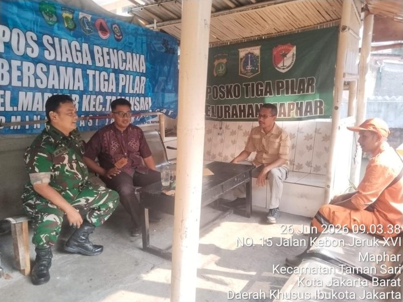 Perkuat Sinergitas Wilayah, Babinsa Koramil 01/Taman Sari Gelar Komsos Bersama Kasipem, FKDM, dan PPSU Kelurahan Maphar