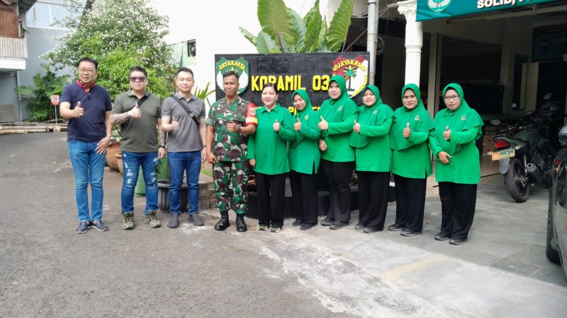 Wujud Kepedulian TNI Kepada Masyarakat, Koramil 03/GP Gelar Jumat Berkah Bagikan Ratusan Box Makanan Siap Saji