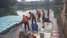 Gerak Cepat Dukung Instruksi Danrem 052/Wkr, Satgas Sampah Koramil 03/GP Bersihkan Waduk Wijaya Kusuma