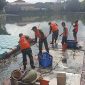Gerak Cepat Dukung Instruksi Danrem 052/Wkr, Satgas Sampah Koramil 03/GP Bersihkan Waduk Wijaya Kusuma