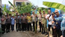 Atasi Masalah Sampah, Danramil 01/Taman Sari Sosialisasikan Penggunaan Insinerator Program Unggulan Danrem 052/Wkr Bersama Polsek dan Tiga Pilar