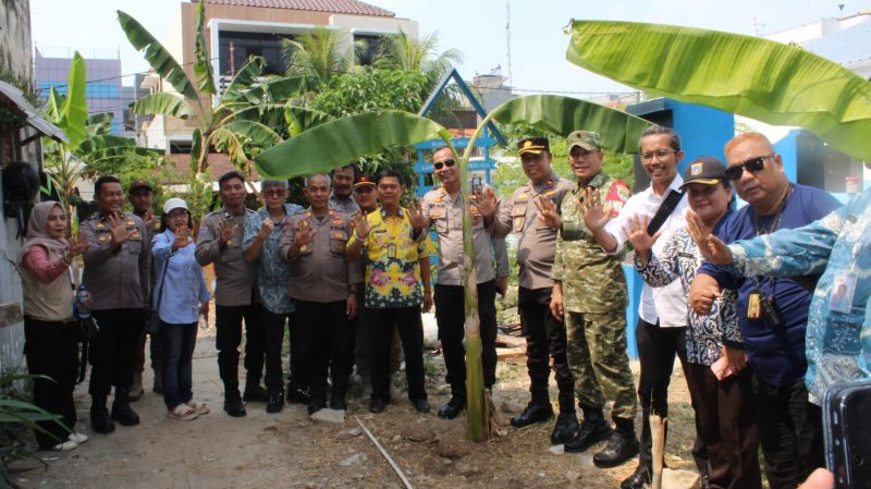Atasi Masalah Sampah, Danramil 01/Taman Sari Sosialisasikan Penggunaan Insinerator Program Unggulan Danrem 052/Wkr Bersama Polsek dan Tiga Pilar