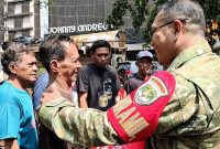 Aksi Sosial Danramil 01/Taman Sari Mayor Inf Manatap Rajagukguk Bersama Tiga Pilar Gelar ‘Jaga Jakarta On The Spot’, Bagikan Sembako untuk Warga Kelurahan Tangki