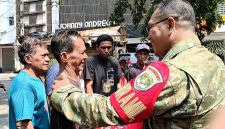 Aksi Sosial Danramil 01/Taman Sari Mayor Inf Manatap Rajagukguk Bersama Tiga Pilar Gelar ‘Jaga Jakarta On The Spot’, Bagikan Sembako untuk Warga Kelurahan Tangki