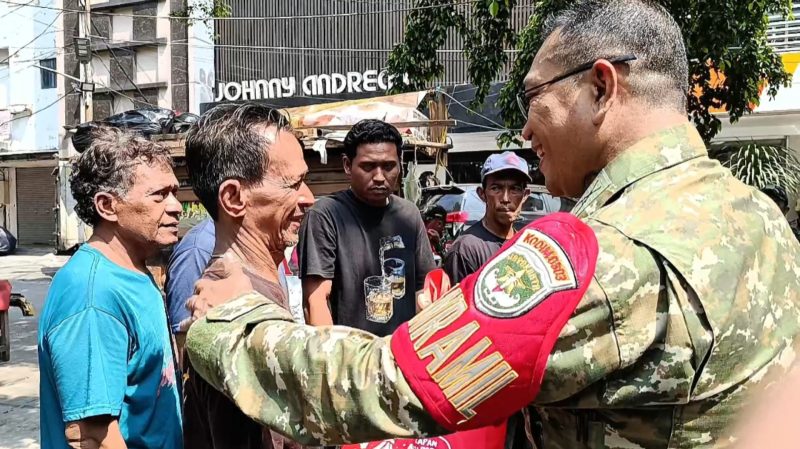 Aksi Sosial Danramil 01/Taman Sari Mayor Inf Manatap Rajagukguk Bersama Tiga Pilar Gelar ‘Jaga Jakarta On The Spot’, Bagikan Sembako untuk Warga Kelurahan Tangki