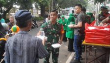 Wujud Kepedulian TNI Kepada Masyarakat, Koramil 03/GP Gelar Jumat Berkah Bagikan Ratusan Box Makanan Siap Saji