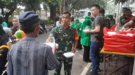 Wujud Kepedulian TNI Kepada Masyarakat, Koramil 03/GP Gelar Jumat Berkah Bagikan Ratusan Box Makanan Siap Saji
