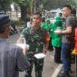 Wujud Kepedulian TNI Kepada Masyarakat, Koramil 03/GP Gelar Jumat Berkah Bagikan Ratusan Box Makanan Siap Saji