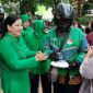 Aksi Nyata Persit KCK Ranting 4 Koramil 03/GP Berbagi Jumat Berkah Kepada Masyarakat