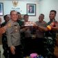 Momen Spesial HUT Bhayangkara Ke-80, Danramil 03/GP Mayor Kav Tri Atmojo dan Rombongan Beri Kejutan Manis untuk Kapolsek Palmerah dan Jajaran