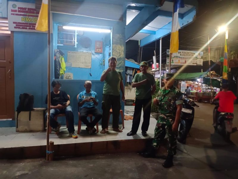 Perkuat Keamanan Rakyat, Babinsa Koramil 01/Taman Sari Gelar Siskamling Bersama Komponen Pendukung