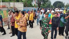 Wujud Sinergitas, Danramil 03/GP Mayor Kav Tri Atmojo Bersama Tiga Pilar Dampingi Kunjungan Kerja Gubernur DKI Jakarta Pramono Anung di Kemanggisan