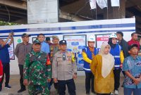 Pastikan Aman dan Kondusif, Babinsa Koramil 03/GP Sertu Hendro dan Tiga Pilar Kawal Agenda Kunjungan Gubernur DKI Jakarta dalam Monitoring Pembangunan Flyover Latumenten