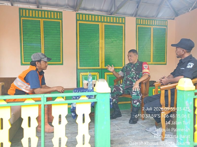 Perkuat Sinergitas, Babinsa Koramil 03/GP Serda Rinto Gelar Komsos Bersama Pamdal dan PPSU Jatipulo