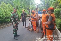 Pererat Silaturahmi, Babinsa Koramil 01/Taman Sari Serma Mukoddas Gelar Komsos Bersama Petugas PPSU