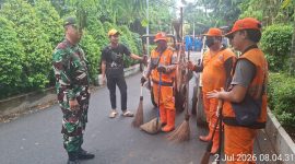 Pererat Silaturahmi, Babinsa Koramil 01/Taman Sari Serma Mukoddas Gelar Komsos Bersama Petugas PPSU