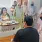 Wujud Kepedulian, Ketua Persit KCK Ranting 2 Dampingi Wakil Ketua Cabang XVII Kodim 0503/JB Jenguk Anggota Koramil 01/Taman Sari di RSPAD Gatot Soebroto