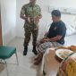 Berikan Dukungan Moral, Danramil 01/Taman Sari Mayor Inf Manatap Rajagukguk Jenguk Anggota yang Dirawat di RSPAD Gatot Soebroto