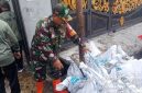 Antisipasi Banjir dan Pohon Tumbang, Babinsa Koramil 03/GP Gelar Karya Bakti Bersama PPSU Kota Bambu Selatan