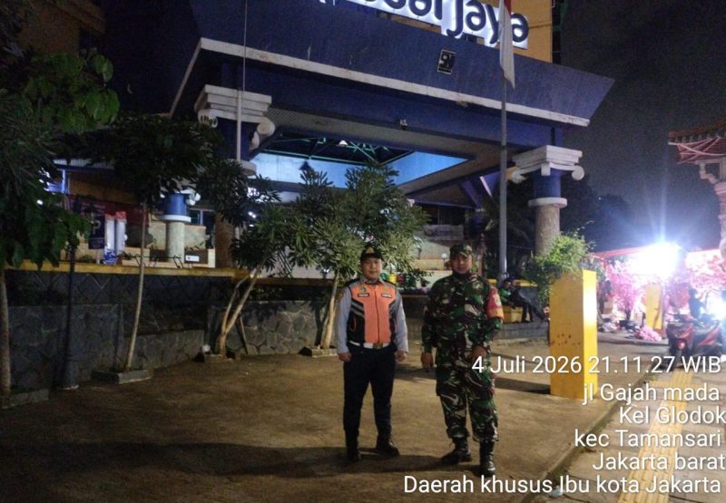 Jaga Kondusivitas Wilayah, Koramil 01/Taman Sari Gelar Patroli Malam Sasar Fasilitas Publik dan Sentra Ekonomi