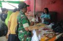 Stok Dipastikan Aman dan Stabil, Babinsa Koramil 01/Taman Sari  Pantau Harga Sembako di Pasar Pecah Kulit