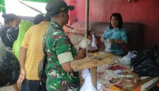 Stok Dipastikan Aman dan Stabil, Babinsa Koramil 01/Taman Sari  Pantau Harga Sembako di Pasar Pecah Kulit