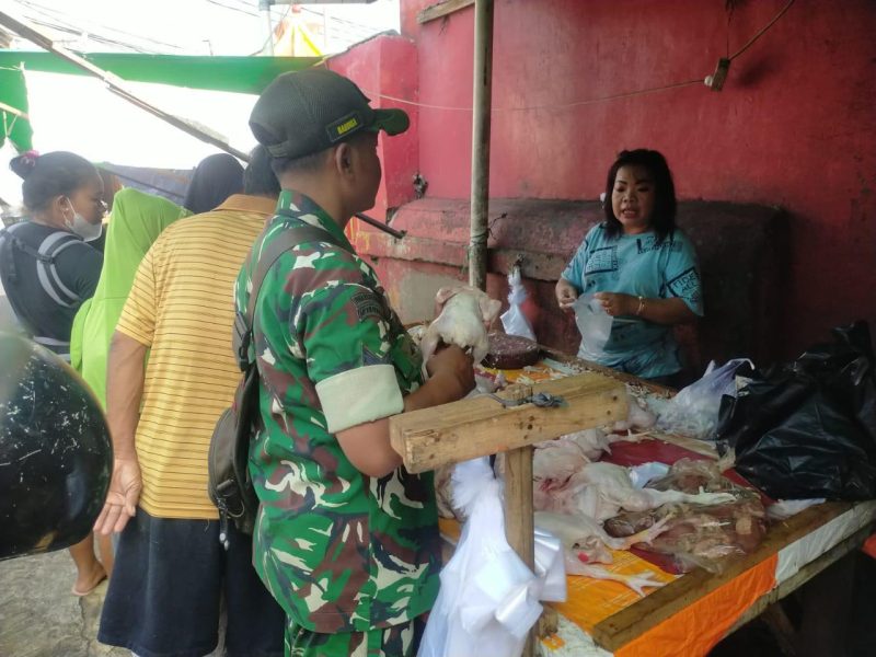 Stok Dipastikan Aman dan Stabil, Babinsa Koramil 01/Taman Sari  Pantau Harga Sembako di Pasar Pecah Kulit
