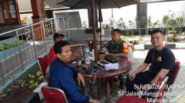 Atasi Darurat Sampah, Babinsa Koramil 01/Taman Sari Serka Suharno Edukasi Warga Manfaatkan Inovasi Incinerator