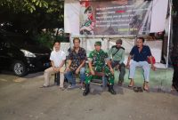 Tingkatkan Keamanan Wilayah, Babinsa Koramil 01/Taman Sari Gelar Siskamling Bersama Linmas
