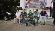 Tingkatkan Keamanan Wilayah, Babinsa Koramil 01/Taman Sari Gelar Siskamling Bersama Linmas